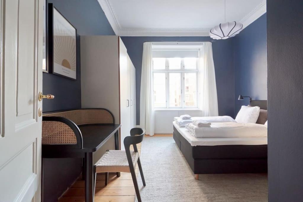 Moderen And Sleek 3Br With Bath By The Lakes And Metro Копенгаген Экстерьер фото