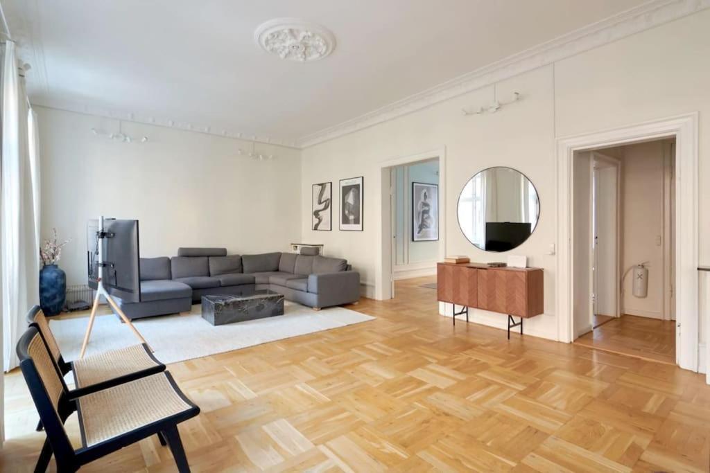 Moderen And Sleek 3Br With Bath By The Lakes And Metro Копенгаген Экстерьер фото